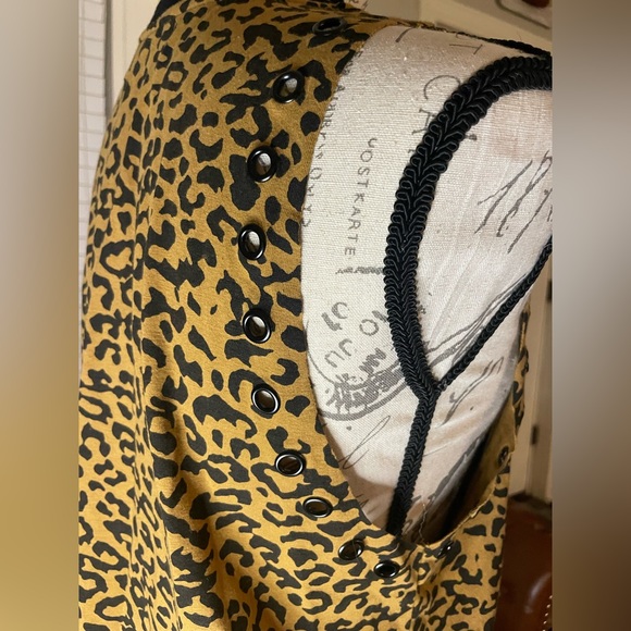 NEW! Leopard Print Sleeveless Tank/Muscle Tee—Women’s Small - Picture 4 of 6